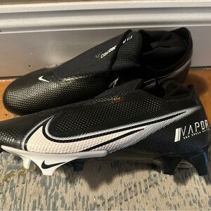 Nike Vapor Pro Football Cleats size 11- NEW